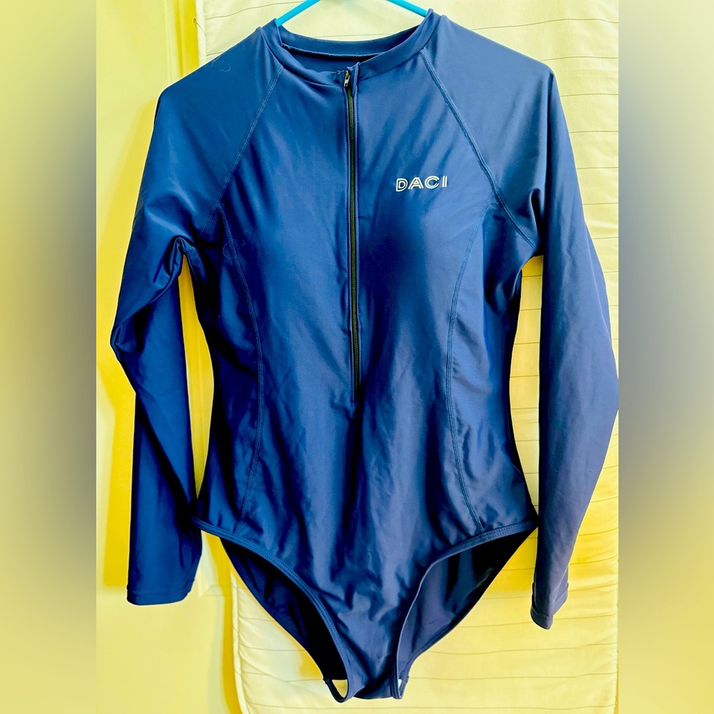 Daci Rash Guard Long Sleeve Swimsuit Surfing Bathing Suit UPF 50 Size Large